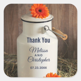 Rustikales Weißmilch-Jug mit Blume Hochzeit Quadratischer Aufkleber