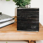 Rustikales Wetterschwarz-Holz-Hochzeitsmonographie Flachmann<br><div class="desc">Dieses einfache rustikale Monogramm-Design ist klassisch. Diese Flasche ist ein großartiges Geschenk für Ihren besondere Anlass.</div>