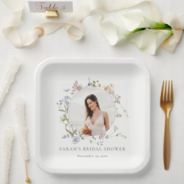 Rustikales Wiesenblumenkranz-Foto Brautparty Pappteller (Hochzeit)