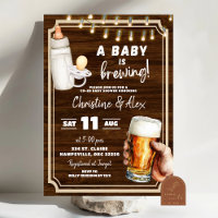 Rustikales Wood ein Baby sitzt mit Babydusche