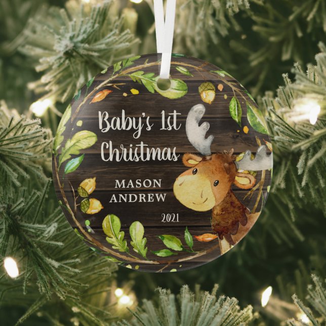 Rustikales Woodland Moose Baby's First Christmas Ornament Aus Glas (InSitu)
