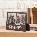 Rustikales Zwei-Foto-Grandpa Fotoplatte<br><div class="desc">Das hübsche Holzschild zum Vatertag,  Geburtstag oder Großelterntag zeigt zwei Fotos nebeneinander auf einem rustikalen Hintergrund mit "Grampy" darunter.</div>