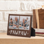 Rustikales Zwei-Foto Pawpaw Opa Fotoplatte<br><div class="desc">Das hübsche Holzschild zum Vatertag,  Geburtstag oder Großelterntag zeigt zwei Fotos nebeneinander auf einem rustikalen Hintergrund mit "Pawpaw" darunter.</div>