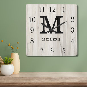 Rustikalisches personalisiertes Holz Farmhouse Mon Quadratische Wanduhr