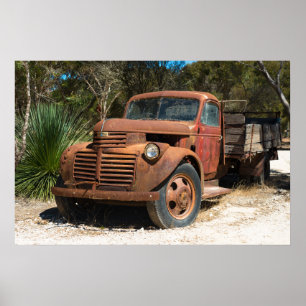 Rusty alten LKW verlassen im Outback Australien. Poster