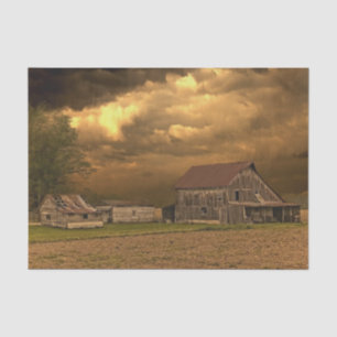 Rusty Barn under Stormy Skies Seidenpapier