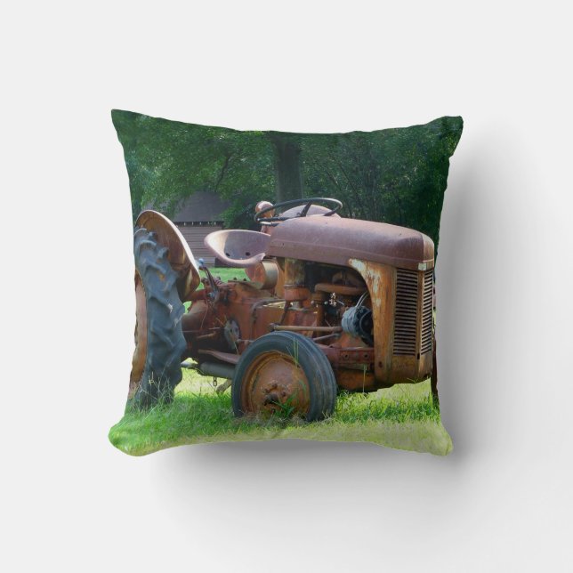 Rusty Tractor throw Kissen (Vorderseite)