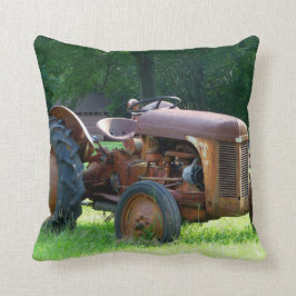 Rusty Tractor throw Kissen