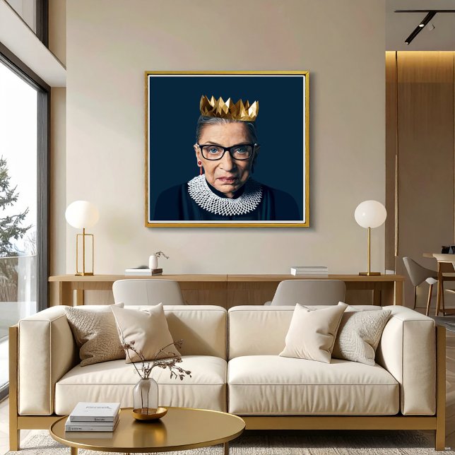 Ruth Bader Ginsburg mit Goldkrone Poster (Von Creator hochgeladen)