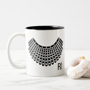 Ruth Bader White Lace Colla, berüchtigte RBG Zweifarbige Tasse
