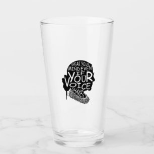 Ruth spricht Ihren Geist, selbst wenn Ihre Stimme  Glas