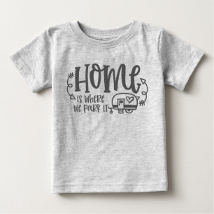 RV Camping Zuhause ist der Ort, an dem wir ihn par Baby T-shirt