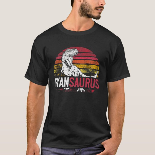 Ryan Saurus Funny Personalisiert Dinosaur T Rex Na T-Shirt (Vorderseite)