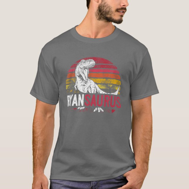 Ryan Saurus Funny Personalized Dinosaur T Rex Name T-Shirt (Vorderseite)