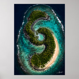 S-förmige Insel mit versteckter Heißquellen-Lagune Poster