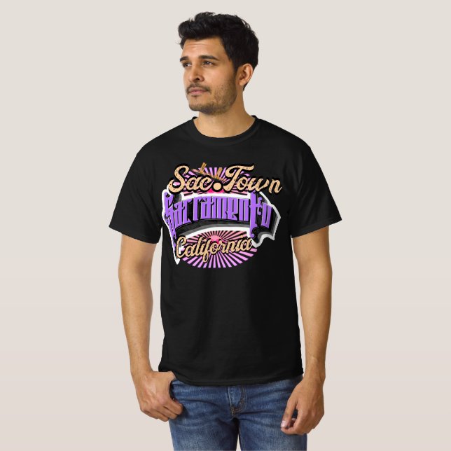 Sac Town Sacramento Typografie T-Shirt (Vorne ganz)