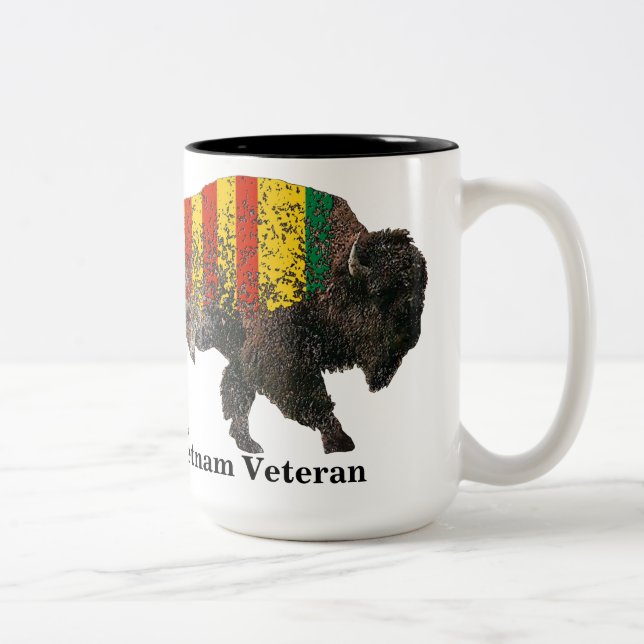 Sacred Buffalo Vietnam Veteran Zwei-Tone-Kaffee-Ta Zweifarbige Tasse (Rechts)