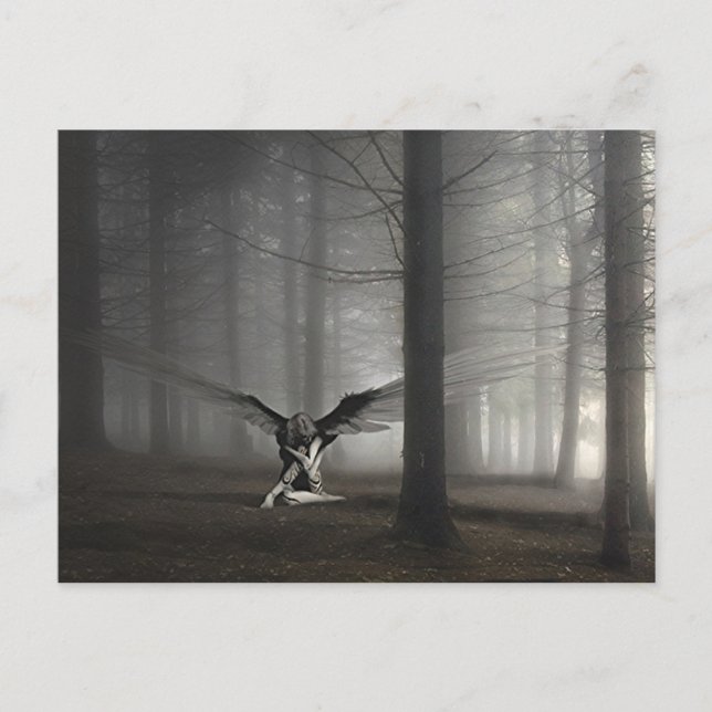 Sad Angel im Wald Postkarte (Vorderseite)