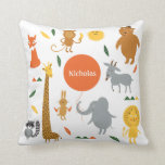 Safari Animals Pillow Kissen<br><div class="desc">Dieses niedliche und moderne Kissen ist ideal, um ein Babyzimmer mit einem Safari- oder Zoothema zu dekorieren. Es zeigt niedliche Safaritierfiguren auf weißem Hintergrund. Der Elefant hält einen Ballon mit dem Namen des Babys. Dieses unisex Design ist elegant und attraktiv mit einem klaren Aussehen. Solide Rückseite. Es ist ein perfektes...</div>