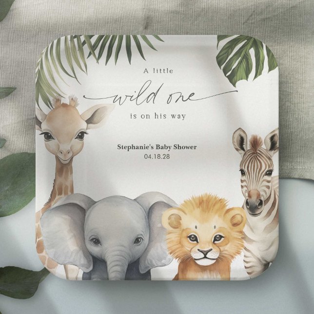 Safari Themed Wild One Animals Baby Boy Dusche Pappteller (A little Wild One is on her way, Safari animal baby boy shower party paper plates.)