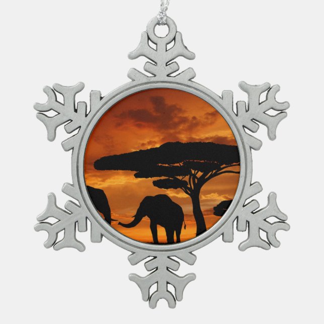 Safariafrikanische Baobabbaum-Elefant-Silhouette Schneeflocken Zinn-Ornament (Vorderseite)