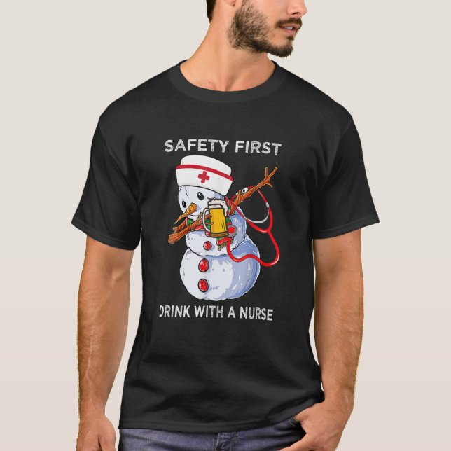 Safety First Drink Nurse Dabbing Snowman Xmas Stet T-Shirt (Vorderseite)