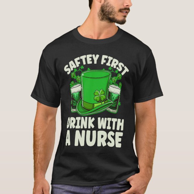 Saftey First Drink mit einem Nurse Beer St Patrick T-Shirt (Vorderseite)