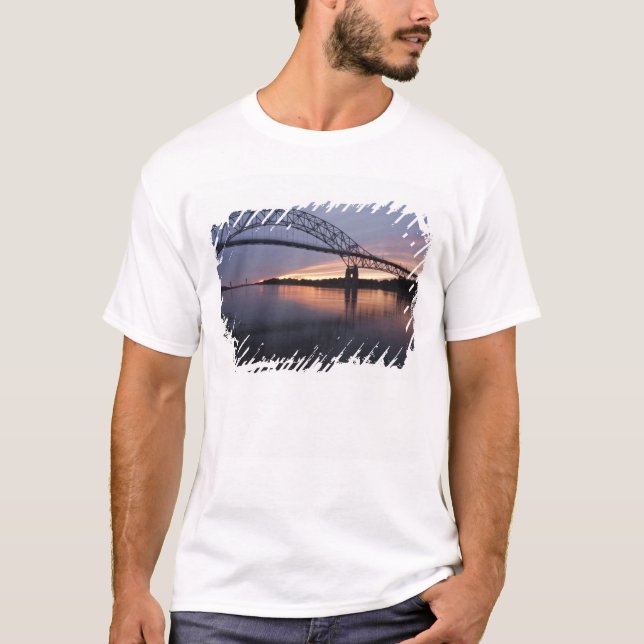 Sagamor Brücke über den Cape Cod Kanal, T-Shirt (Vorderseite)