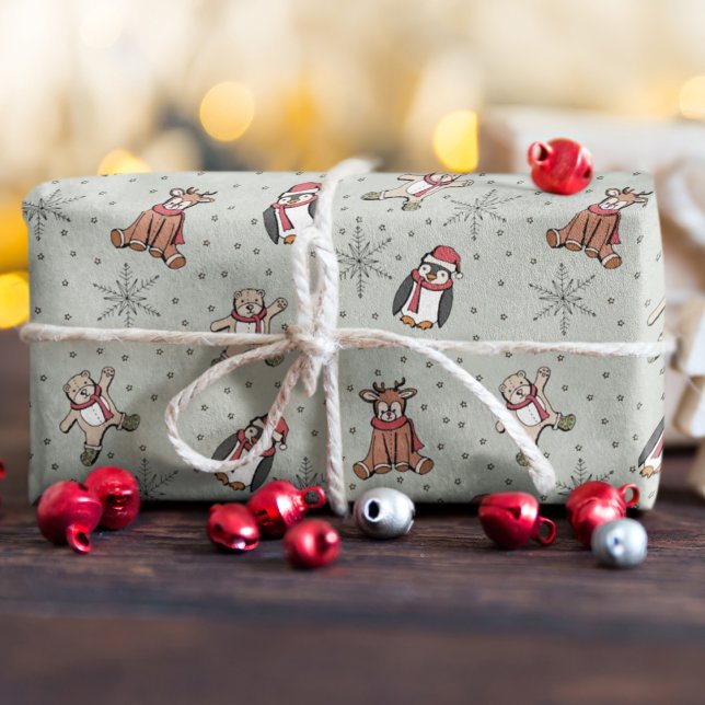 Sage Babys Erste Weihnachts Winter Tiere Geschenkpapier (Baby's First Christmas Winter Animal Sage Wrapping Paper. Hand-Drawn Penguin, Reindeer, Teddy Bear)