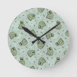 Sage Bubble Frogs - laurel Green Children pattern. Runde Wanduhr