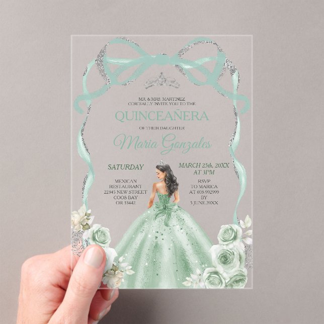 Sage Green Bow Princess Silver Crown Quinceañera Acryleinladungen (Insitu (Handheld))