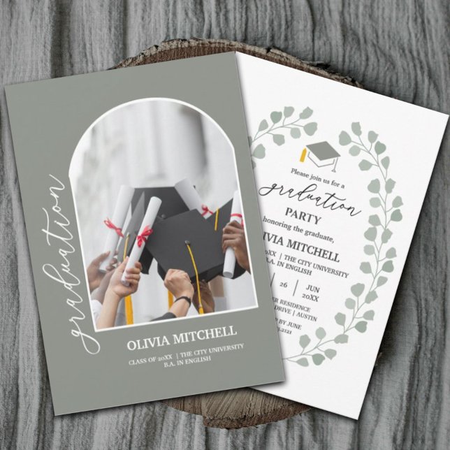 Sage Green Class of 2024 Arch Foto Abschluss Einladung (Celebrate with these modern sage green graduation invitations celebrating the class of 2024 #chic)