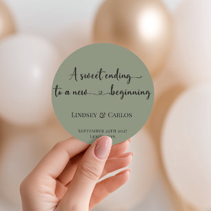 Sage green Ein süßes Ende für einen Neuanfang Runder Aufkleber