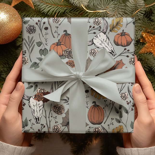 Sage Green Fall Harvest und Cow Skulls Halloween Geschenkpapier (Hand-DrawnCow Skull & Fall Harvest Illustrations. Skull, Pumpkins, Roses, Leaves, Berries & Branches)