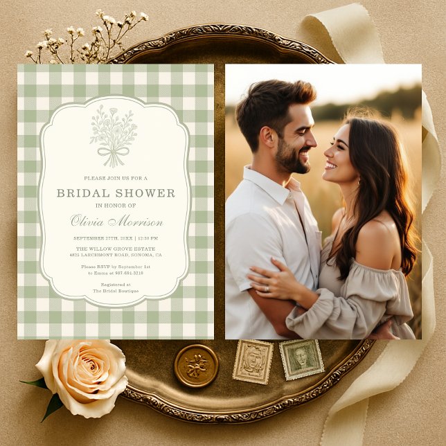 Sage Green Gingham Floral Photo Bridal Shower Einladung (Von Creator hochgeladen)
