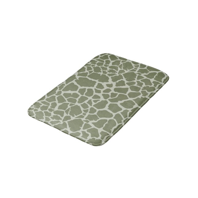 Sage Green Giraffe Print Badematte (Schrägansicht)