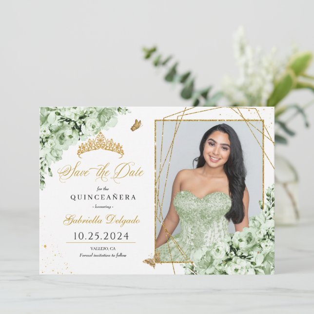 Sage Green & Gold Quinceañera Save the Date Foto Einladung (Stehend Vorderseite)