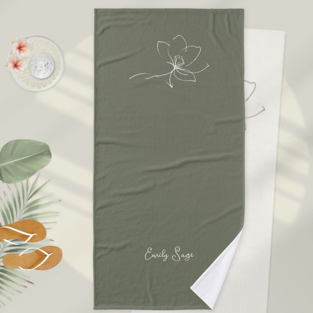 Sage Green Ivory Floral Line Art Minimalist Zen Badehandtuch (Minimalist Floral Zen Line Art Ivory Sage Green Bath Towel ©Susanne Sachers - Sunny Wanderlust 🌞✈️)
