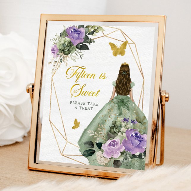Sage Green Lila Quinceañera Fünfzehn ist süß Poster (Von Creator hochgeladen)