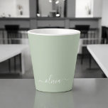 Sage Green Minimalistisch Modern Monogram Elegant Milchtasse<br><div class="desc">Mit unserer Sage Green Minimalistisch Modern Monogram Elegant Collection: Erleben Sie Ihre Ästhetik mit ruhiger Eleganz und zeitloser Eleganz. Unsere Kollektion präsentiert minimalistische Designs in einer ruhigen, grünen Weiß, ergänzt durch raffinierte Monogramme, die auf Ihren persönlichen Stil zugeschnitten sind. Von der polierten Schreibwaren bis hin zu vielseitigem Zubehör, jedes Stück...</div>