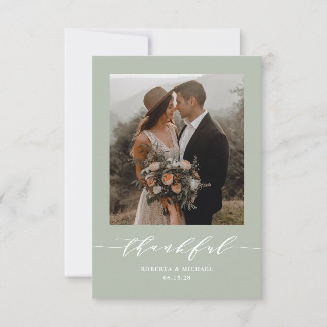 Sage Green Minimalistisch Thankful Script Wedding Dankeskarte (Vorderseite)