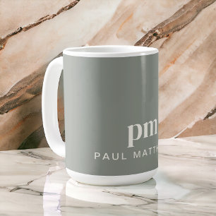 Sage Green Modern Minimal Custom Monogram und Name Kaffeetasse