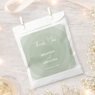 Sage Green Modern Monogram Wedding Geschenktütchen