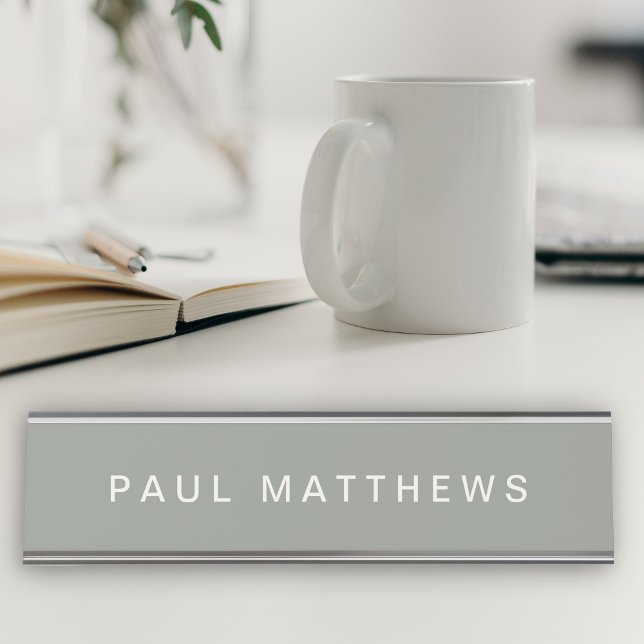 Sage Green Modern Sleek Custom Fügen Sie Ihren Nam Schreibtischnamensplakette (Von Creator hochgeladen)