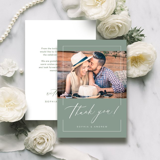 Sage Green moderne, elegante Drehbuch Foto Hochzei Dankeskarte (Sage Green modern elegant script photo wedding Thank You Card)