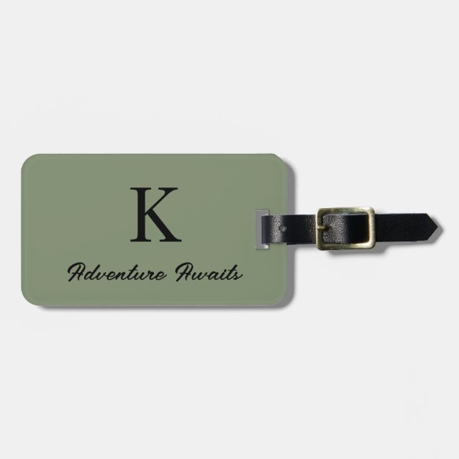 Sage Green Monogram Adventure erwartet Geschenke G Gepäckanhänger (Vorderseite horizontal)
