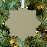 Sage Green Ornament Karte<br><div class="desc">Das Sage Green ist ein erdiger, gedämpfter Schatten von Graugrün, benannt nach den silbernen, staubigen Blätter der Salbei-Pflanze. Es ist eine beruhigende, ruhige Farbe, die Gefühle der Natur, der Weisheit und des Gleichgewichts hervorruft. Die Vielseitigkeit von Sage green und seine beruhigenden Eigenschaften machen es beliebt bei Innenarchitektur, Mode und Branding,...</div>