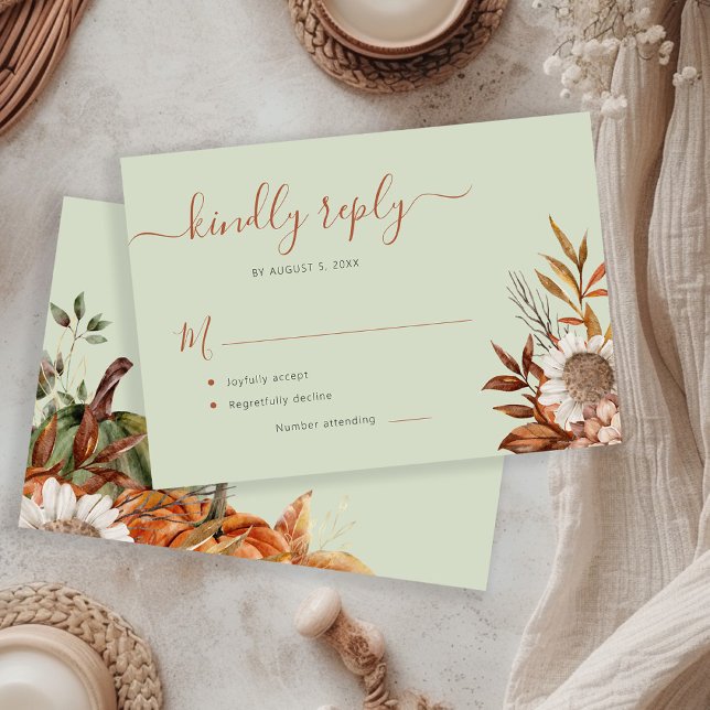 Sage green rust foliage boho floral wedding RSVP karte (Von Creator hochgeladen)