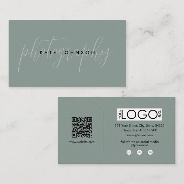 Sage Green Script Calligraphy Signature QR-Code Visitenkarte (Vorne/Hinten)