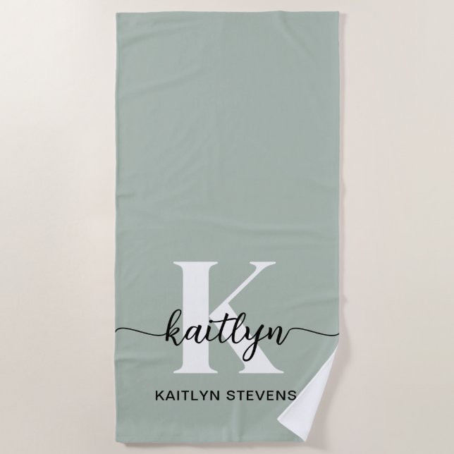 Sage Green Script Monogram Strandtuch (Vorderseite)